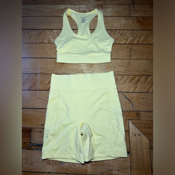 Butter Yellow Workout Set - Picture 2 of 5